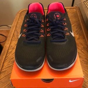Nike free runs. Sz 12